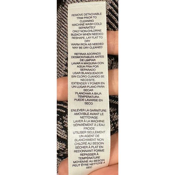 Chico’s Women’s Faux-Fur Collar Lurex Cardigan Black with Gold Size 0 - Picture 15 of 15